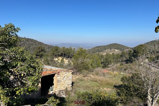 Terrain à Rasquera avec vue sur le château de Mira