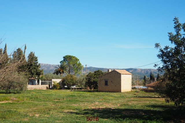 Finca rustique bien située avec eau